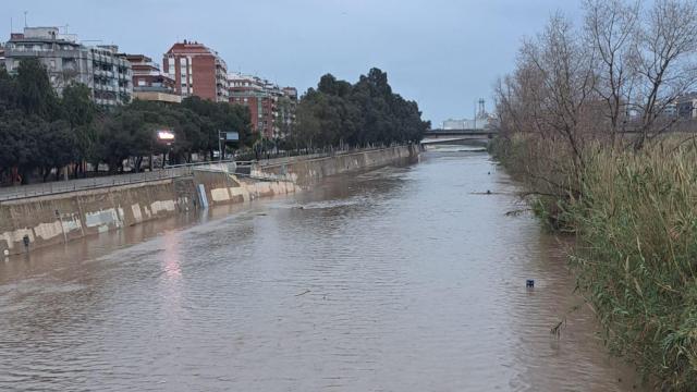 El caudal del río Besòs, crecido tras las fuertes lluvias