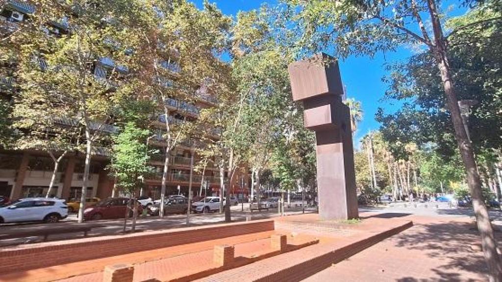 La escultura El Llarg Viatge de La Verneda