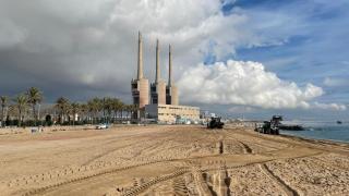 Trabajos de reacondicionamiento de la playa del Litoral de Sant Adrià