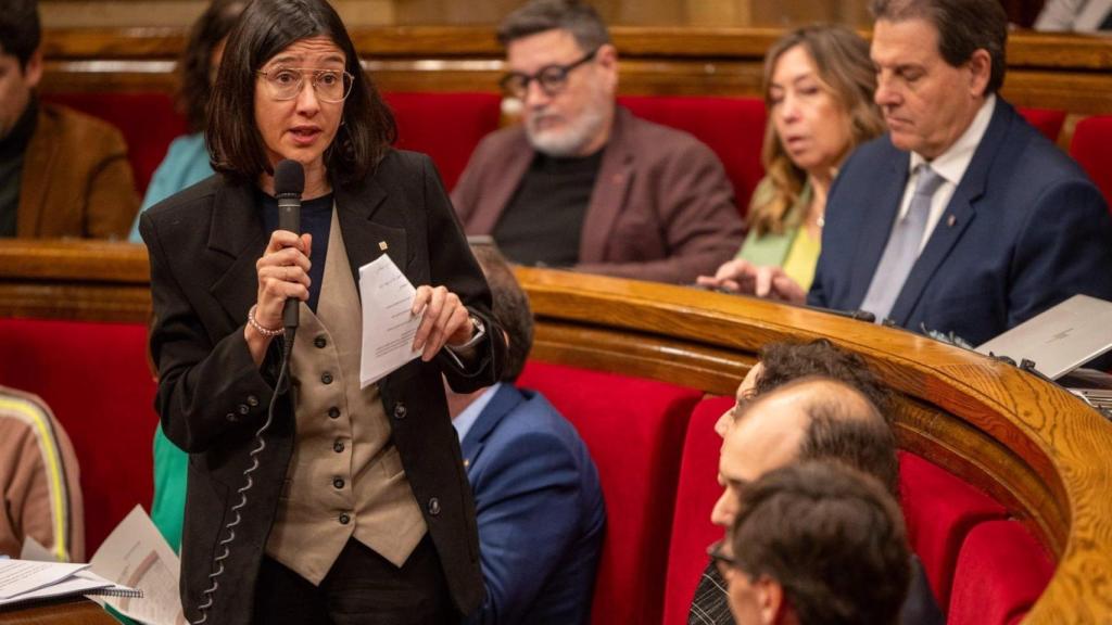 La consellera de Interior y Seguridad Pública de la Generalitat, Núria Parlon, en el pleno del Parlament de Catalunya, a 12 de febrero de 2025.