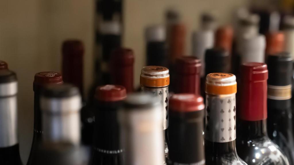 Vàries ampolles de vi