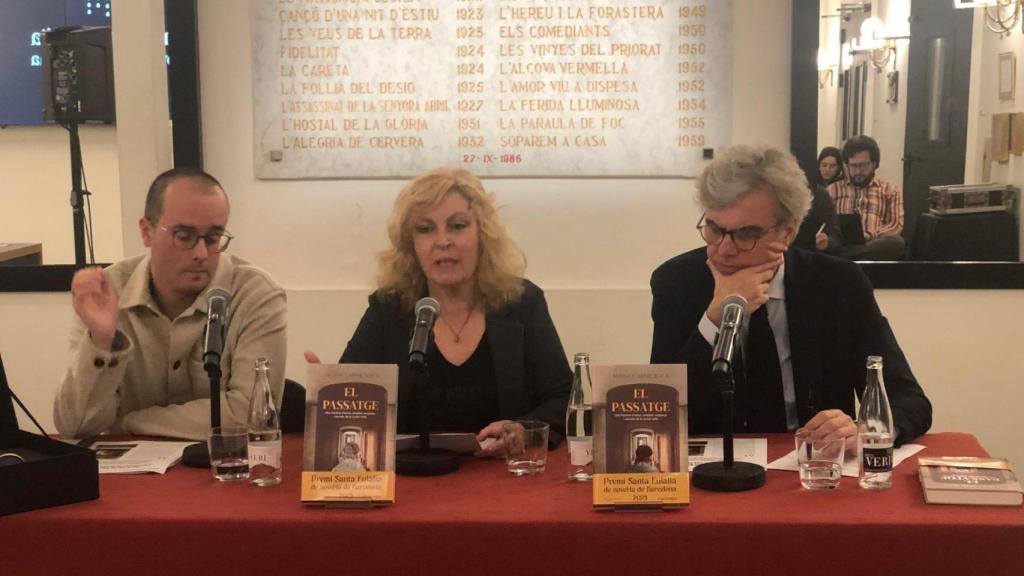 Jordi Puig, Maria Carme Roca y Fèlix Riera, en el teatro Romea
