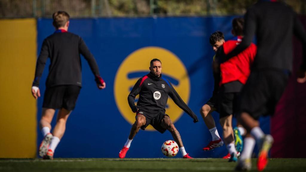 Los jugadores del Barça se preparan para un partido de Liga