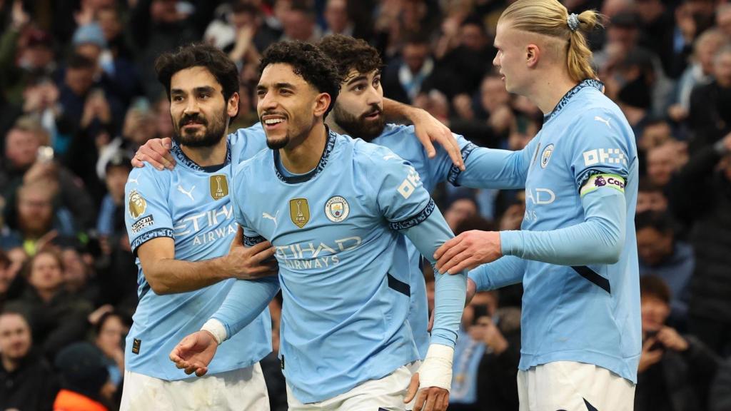 Omar Marmoush celebra un gol con Josko Gvardiol, Ilkay Gundogan y Erling Haaland