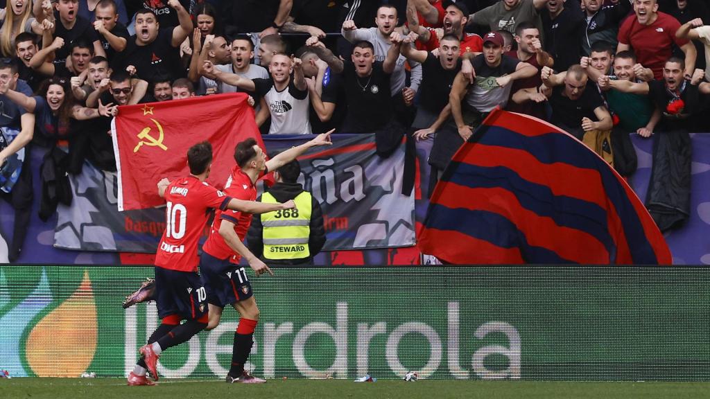 Los jugadores de Osasuna celebran el empate ante el Real Madrid