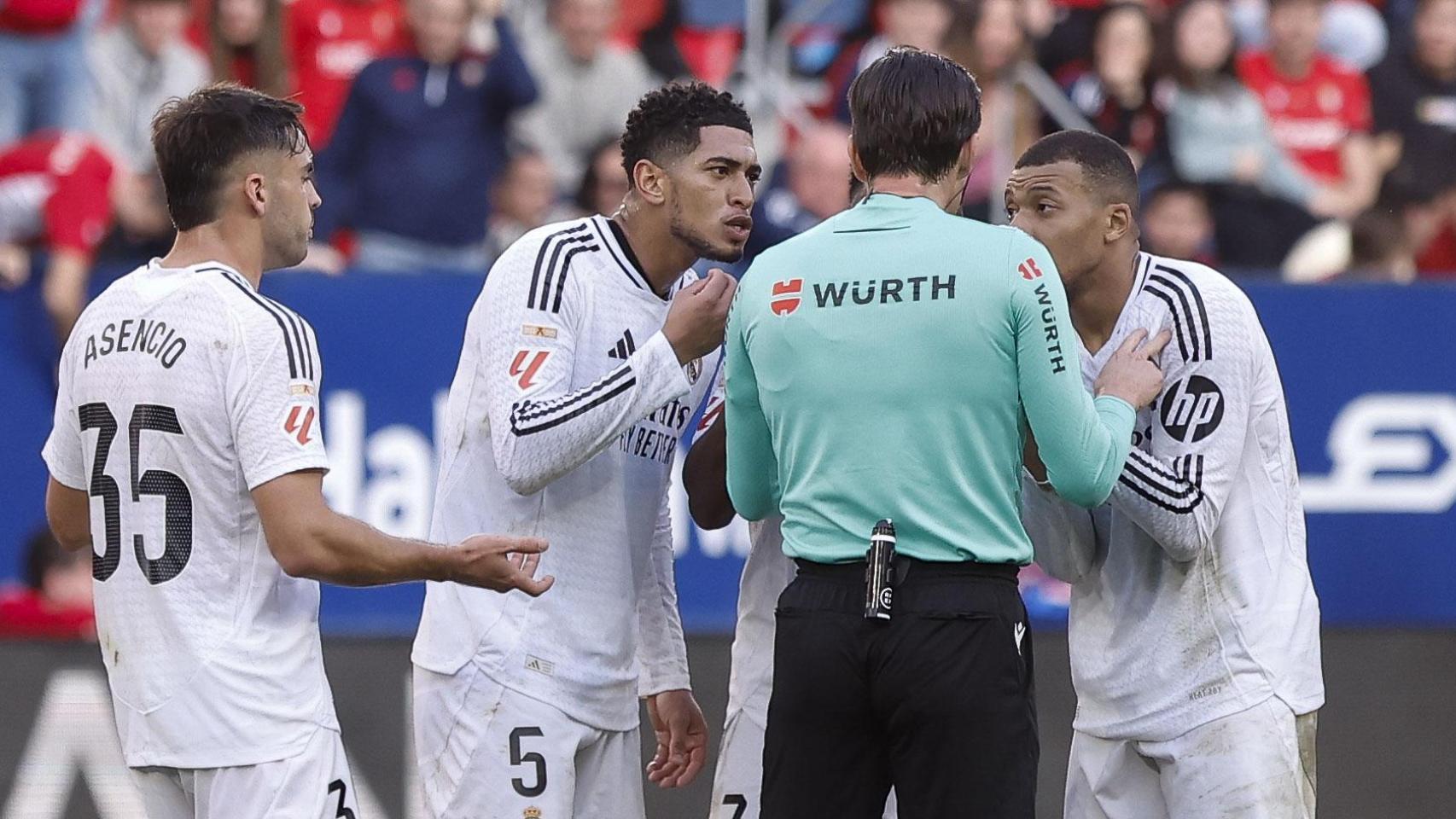 Jude Bellingham pide explicaciones a Munuera Montero por su expulsión