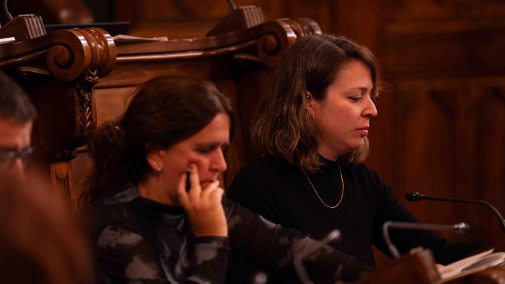 Les regidores de BComú Gemma Tarafa i Janet Sanz