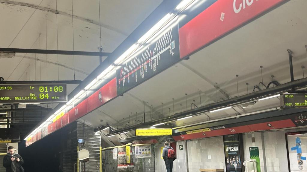 La entrada de Aragón en la estación de Clot (L1), cerrada desde este lunes