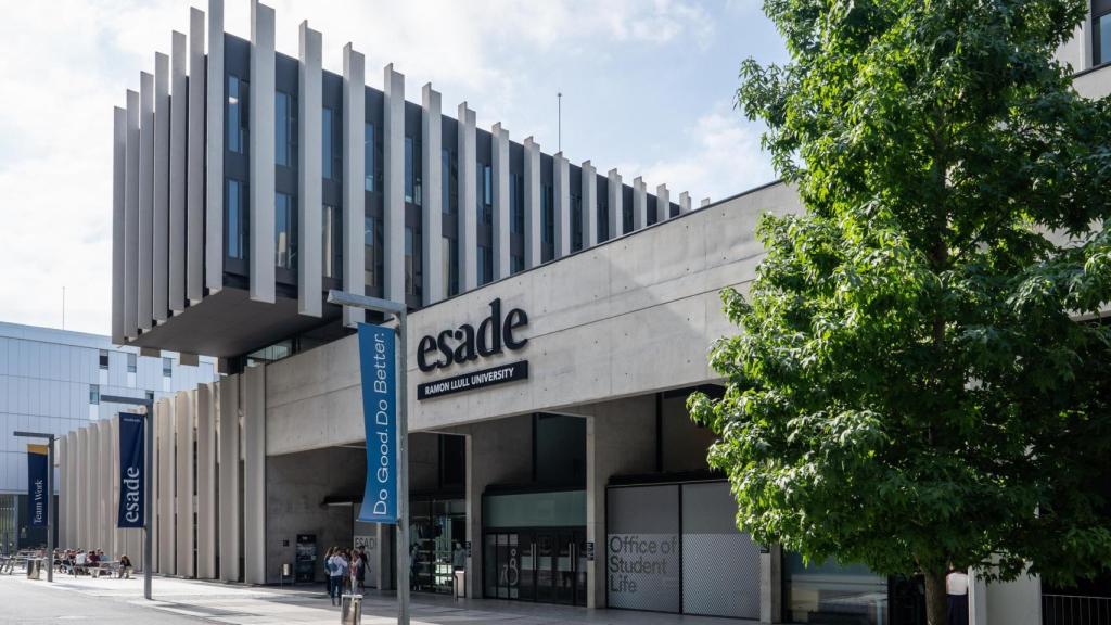 Façana de l'Esade Business School.