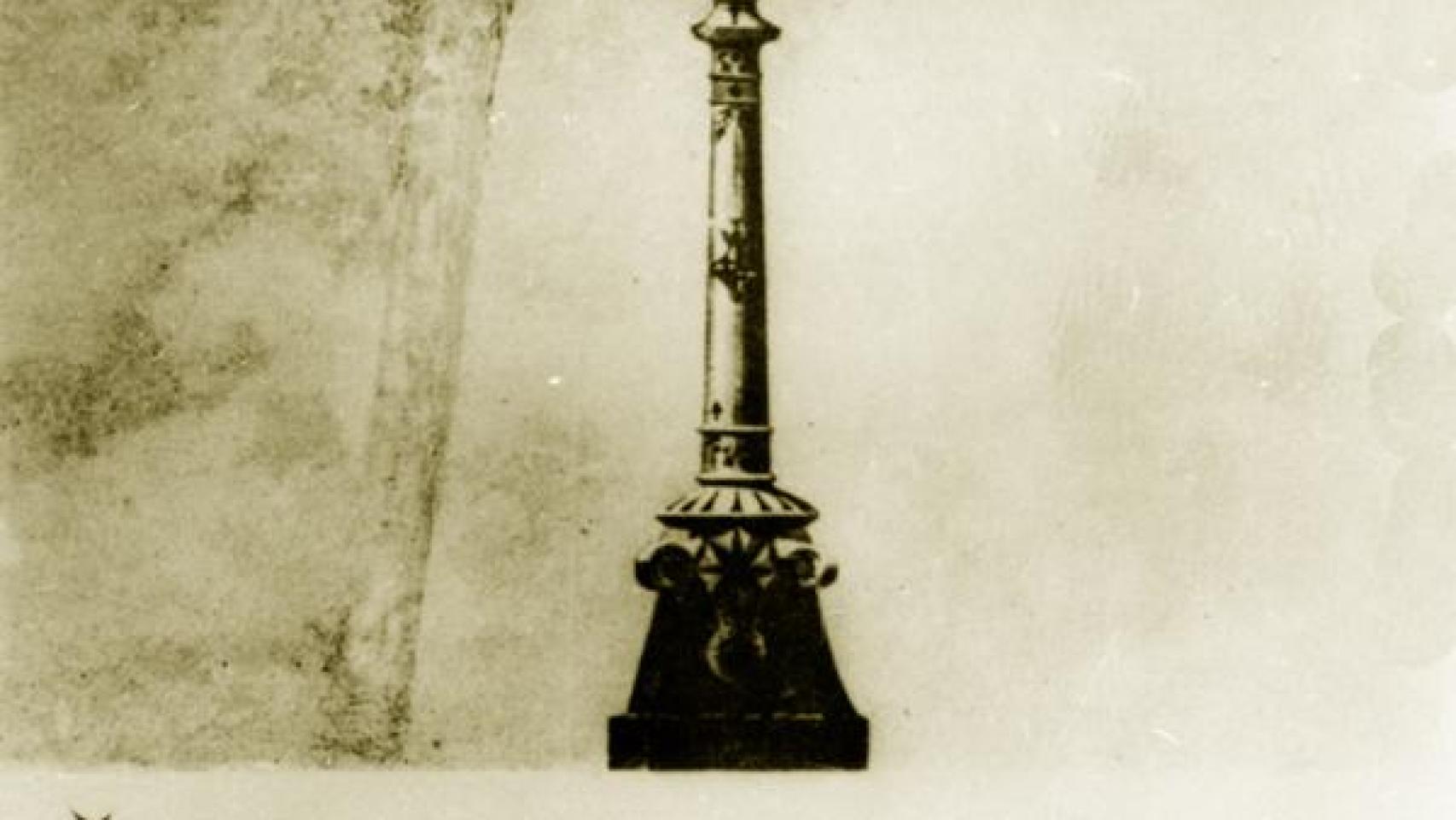 Farolas para paseos y plazas de Antonio Gaudí