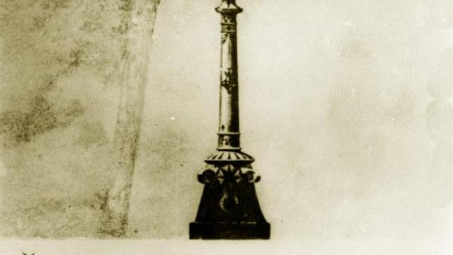 Farolas para paseos y plazas de Antonio Gaudí