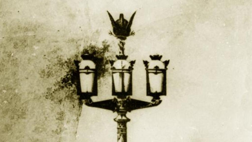 Faroles para paseos y plazas de Antonio Gaudí