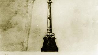 Farolas para paseos y plazas de Antonio Gaudí