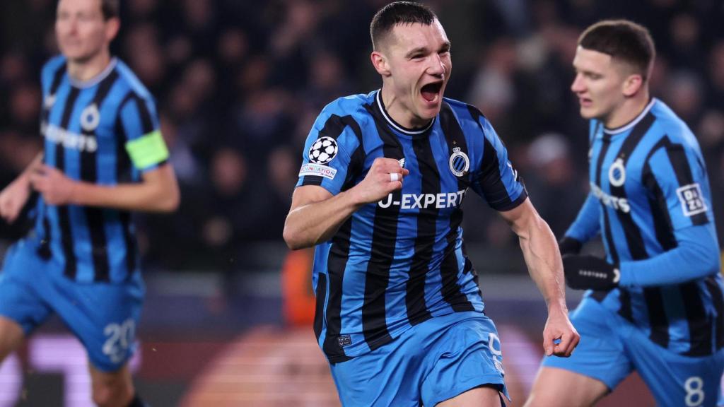 Ferran Jutglà festeja su golazo de volea contra la Atalanta en Champions League