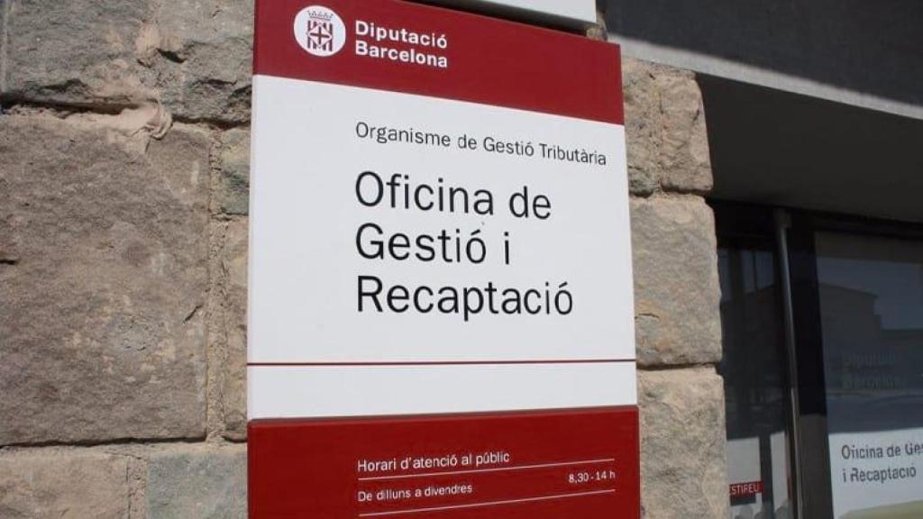 Cartel del acceso a la oficina actual