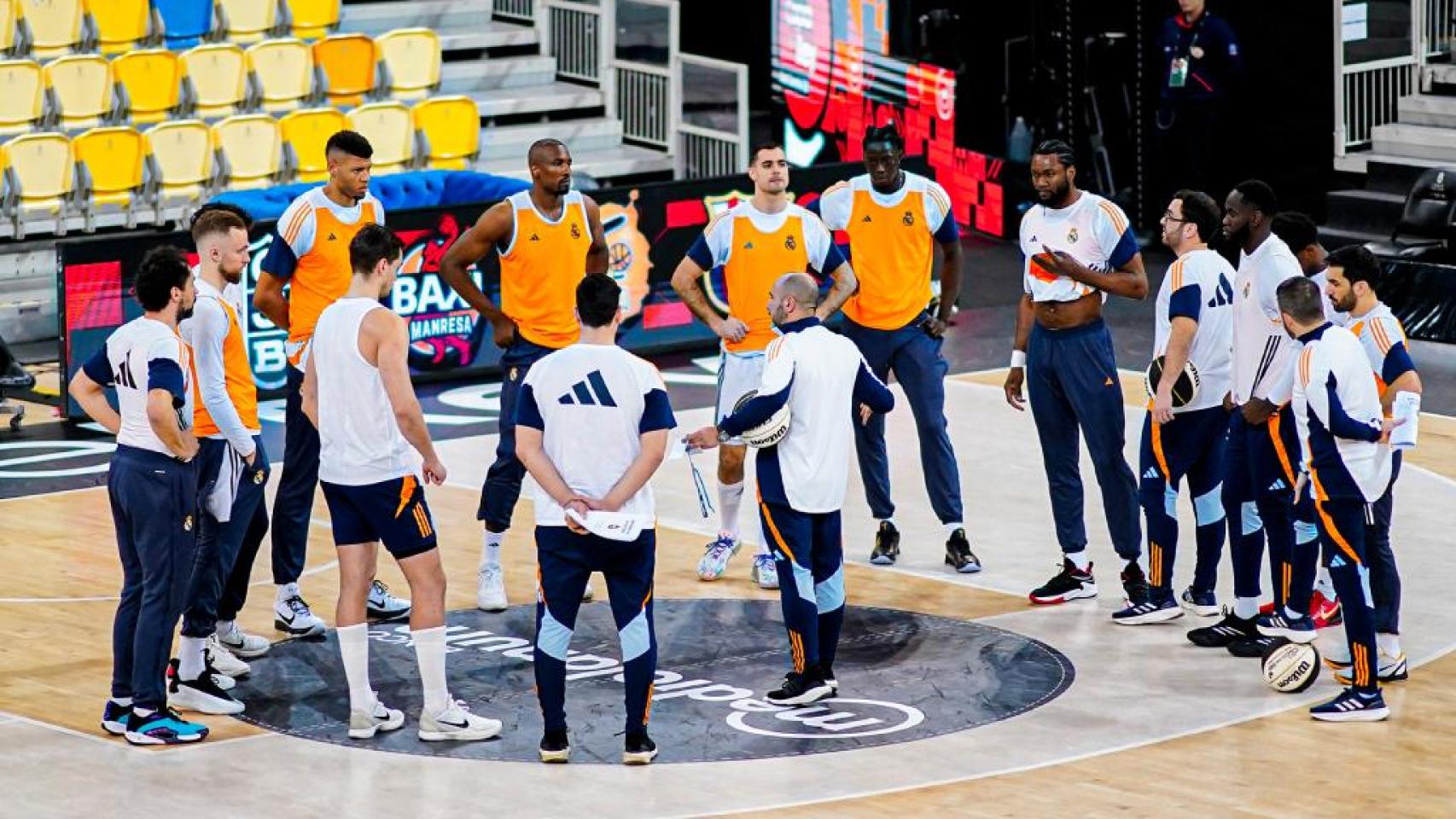 El Real Madrid entrena antes de disputar un partido contra el BAXI Manresa