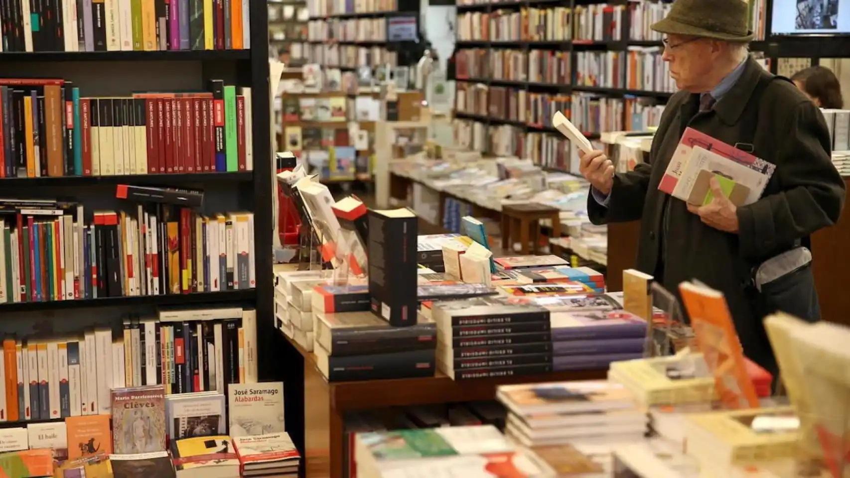 Un cliente en la librería Central