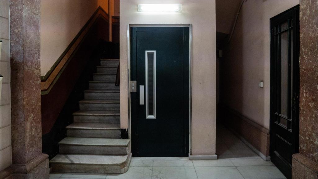 Ascensor d'accés a una residència de la tercera edat de Barcelona