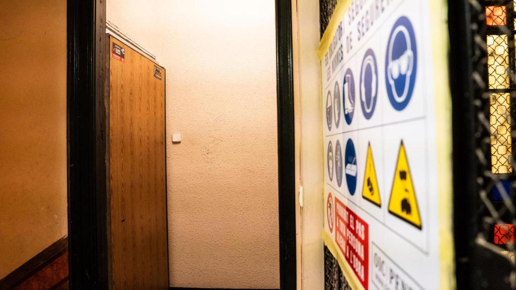 Cartel de obras de la residencia Tàber de Barcelona