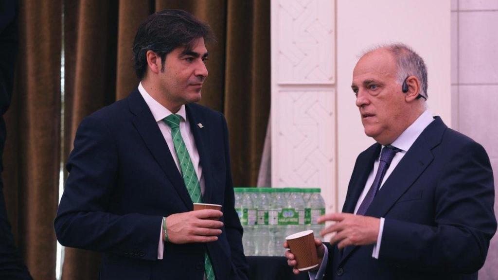 El presidente del Real Betis, Ángel Haro, y el de la Liga, Javier Tebas