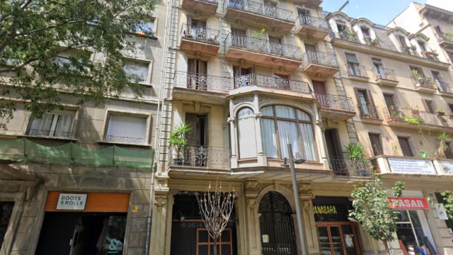 Fachada de la residencia 'Rosa Franch', 'expulsada' del Eixample de Barcelona