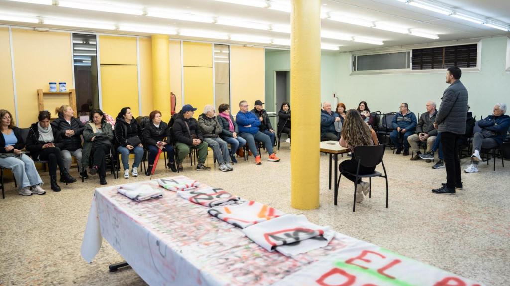 Vecinos de Pomar reunidos en el local de la Asociación