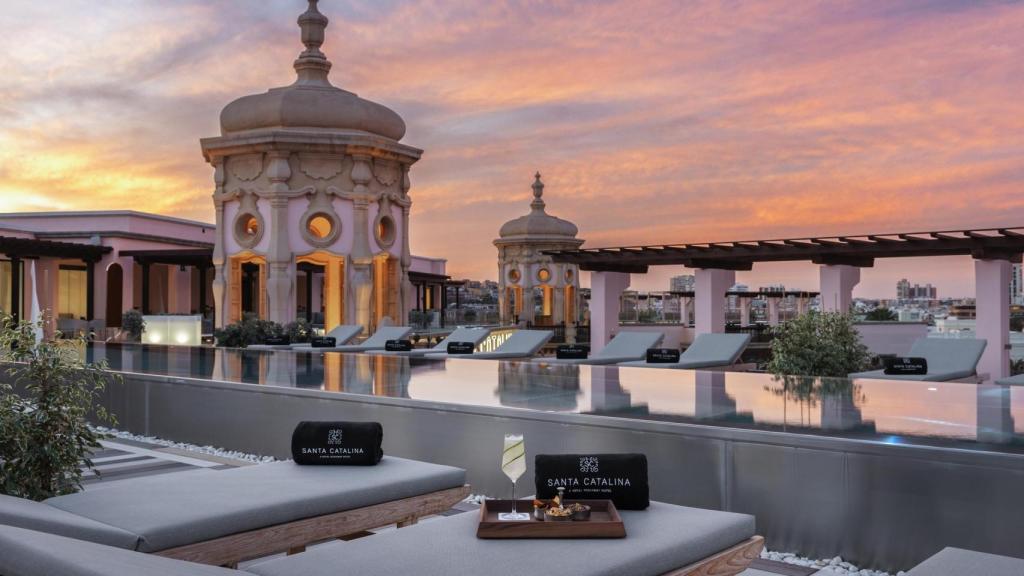 Una piscina en el Hotel Santa Catalina de Las Palmas, alojamiento del Barça para la Liga