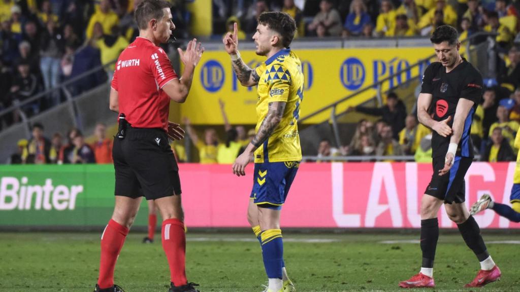 Viti Rozada protesta la mano anulada a Las Palmas a Cordero Vega