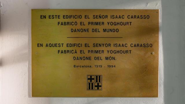 Placa conmemorativa de Danone en El Raval