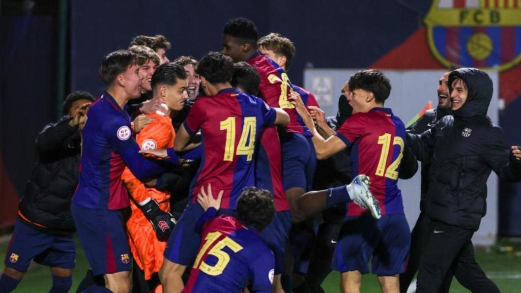 La euforia de los talentos de la Masía, cantera del Barça, en una victoria en casa