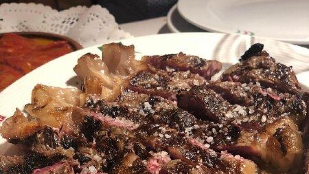 Txuletón en el restaurante Gorría de Barcelona, frecuentado por varias leyendas del Barça