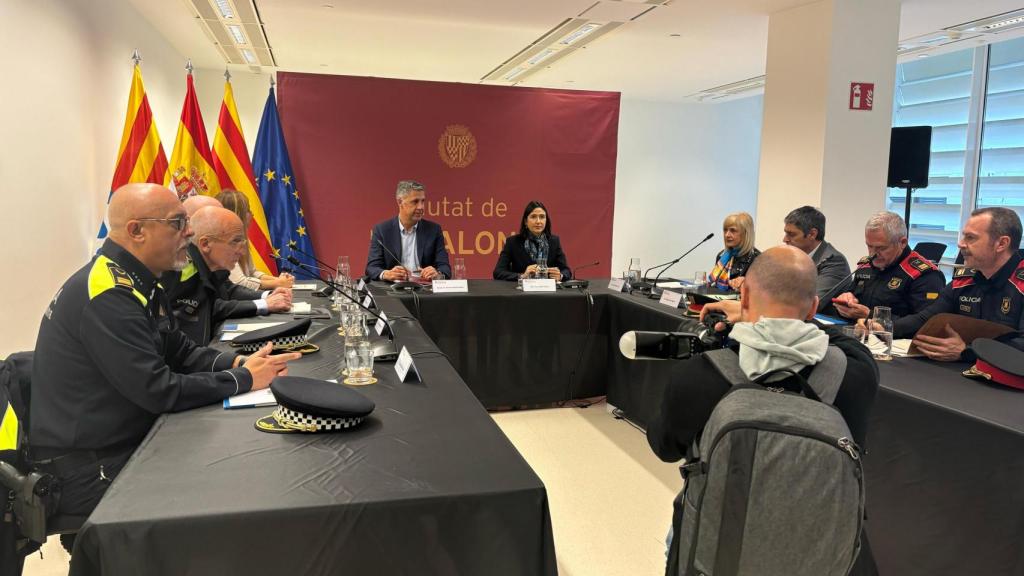 Reunión del alcalde Albiol con la consellera Parlon en el Centre Cultural el Carme de Badalona