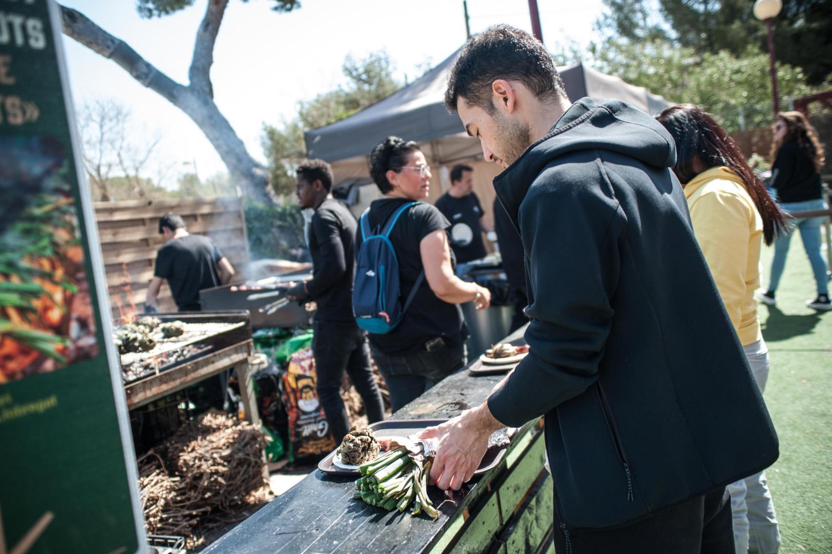 ‘Calçotada popular’ en una edició anterior de San Miguel GastroFest Km.0