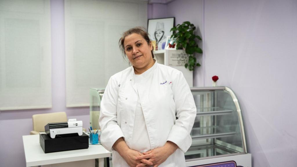 Crenguta a l'interior de la seva pastisseria