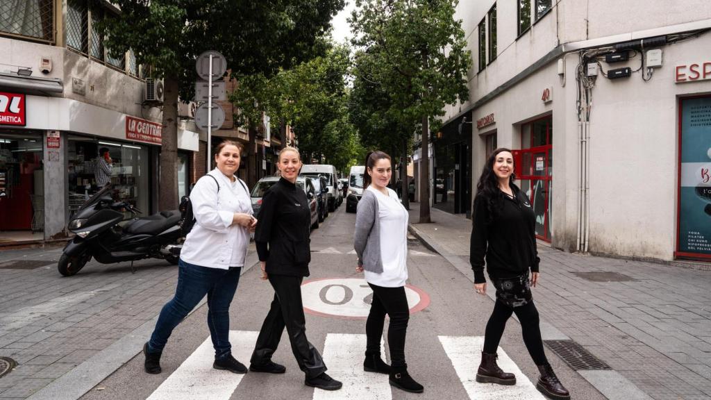 Les quatre emprenedores del carrer Sant Carles de Santa Coloma