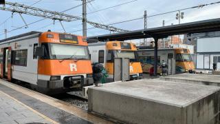 Trenes de Rodalies estacionados en la estación de L’Hospitalet