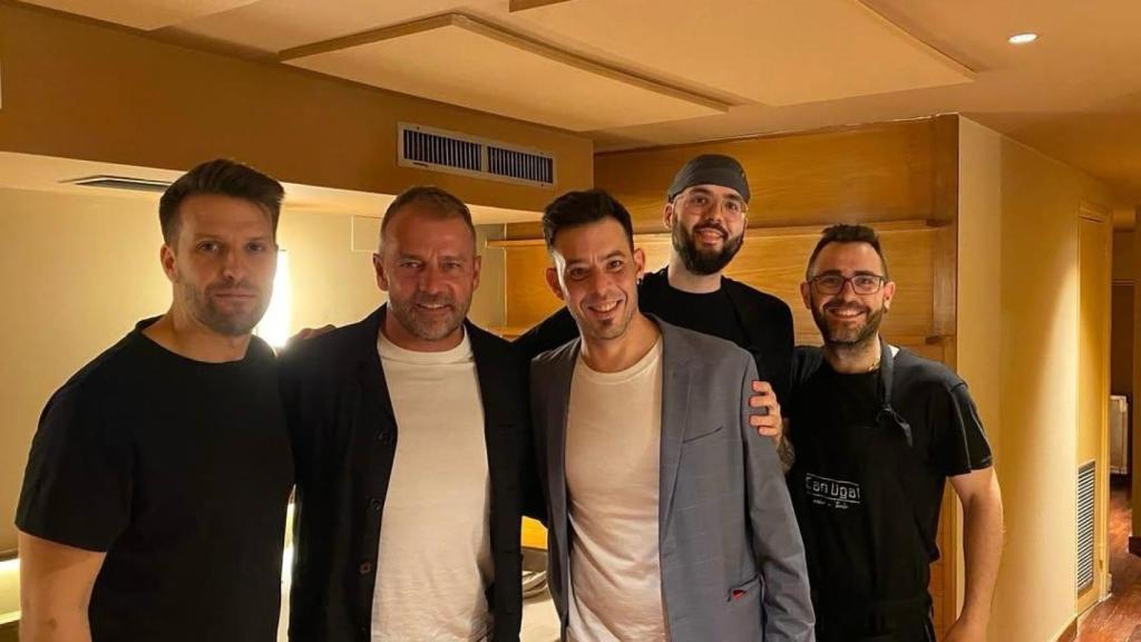 Hansi Flick durant la seva visita al restaurant Can Ugal de Barcelona