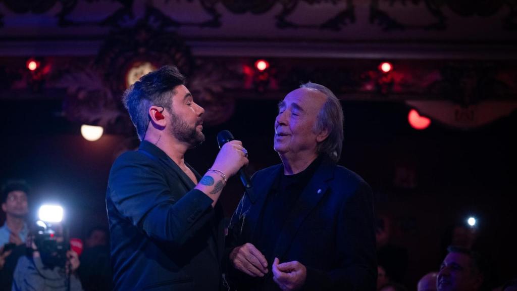 Serrat durante el acto en La Paloma de Barcelona