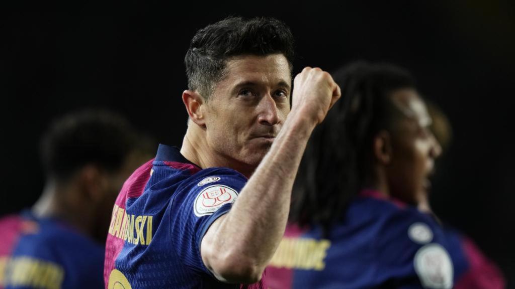 Lewandowski festeja su gol anotado contra el Atlético en Copa del Rey