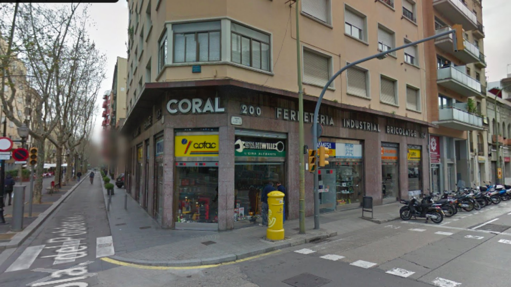 La façana de l'antiga ferreteria al Poblenou