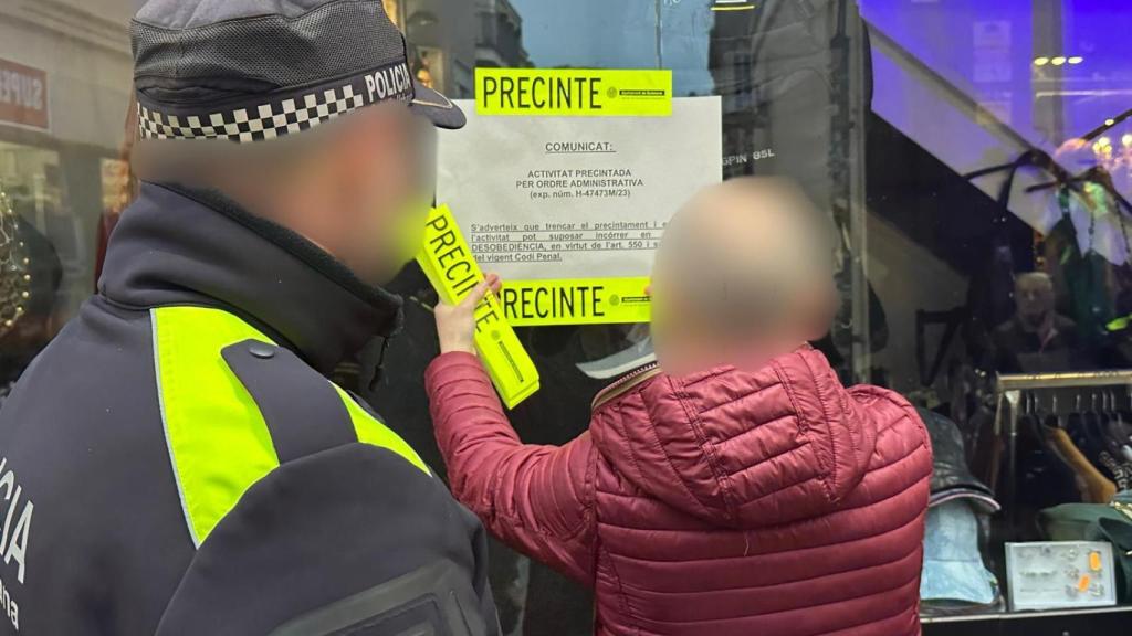 El local precintado en Badalona