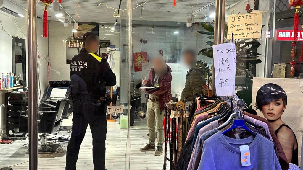 Interior del local precintado de Badalona