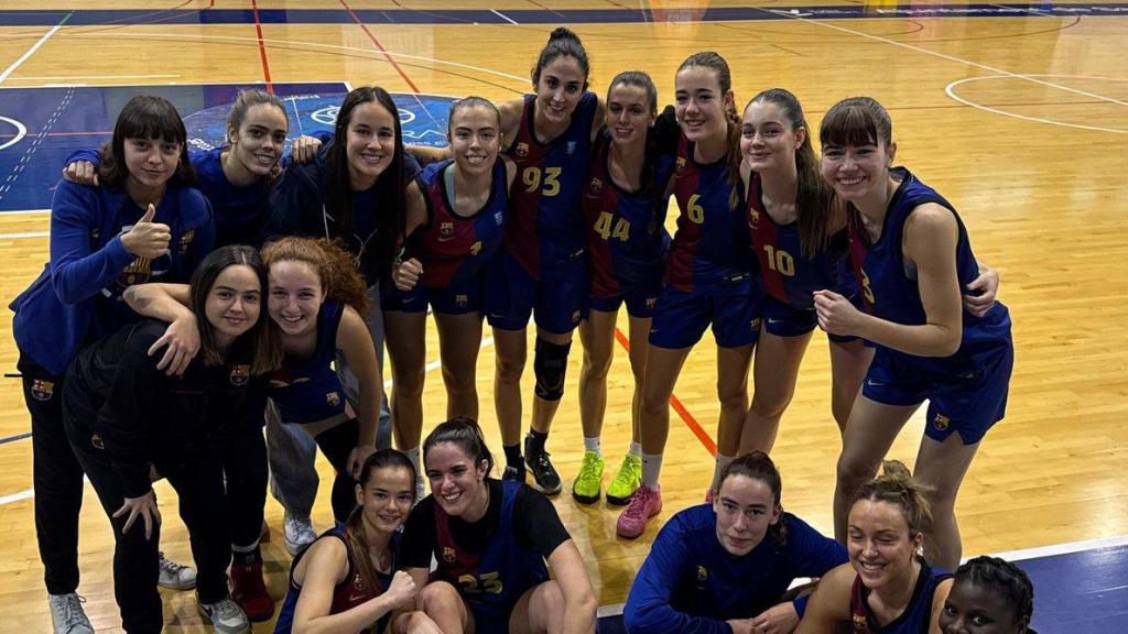 Las jugadoras del Barça CBS celebran una victoria en Liga Femenina Challenge