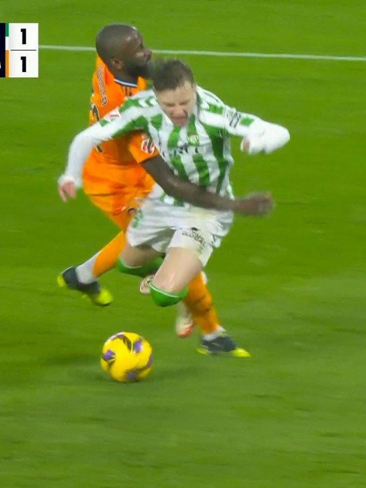 La falta de Rudiger a Jesús Rodríguez dentro del área