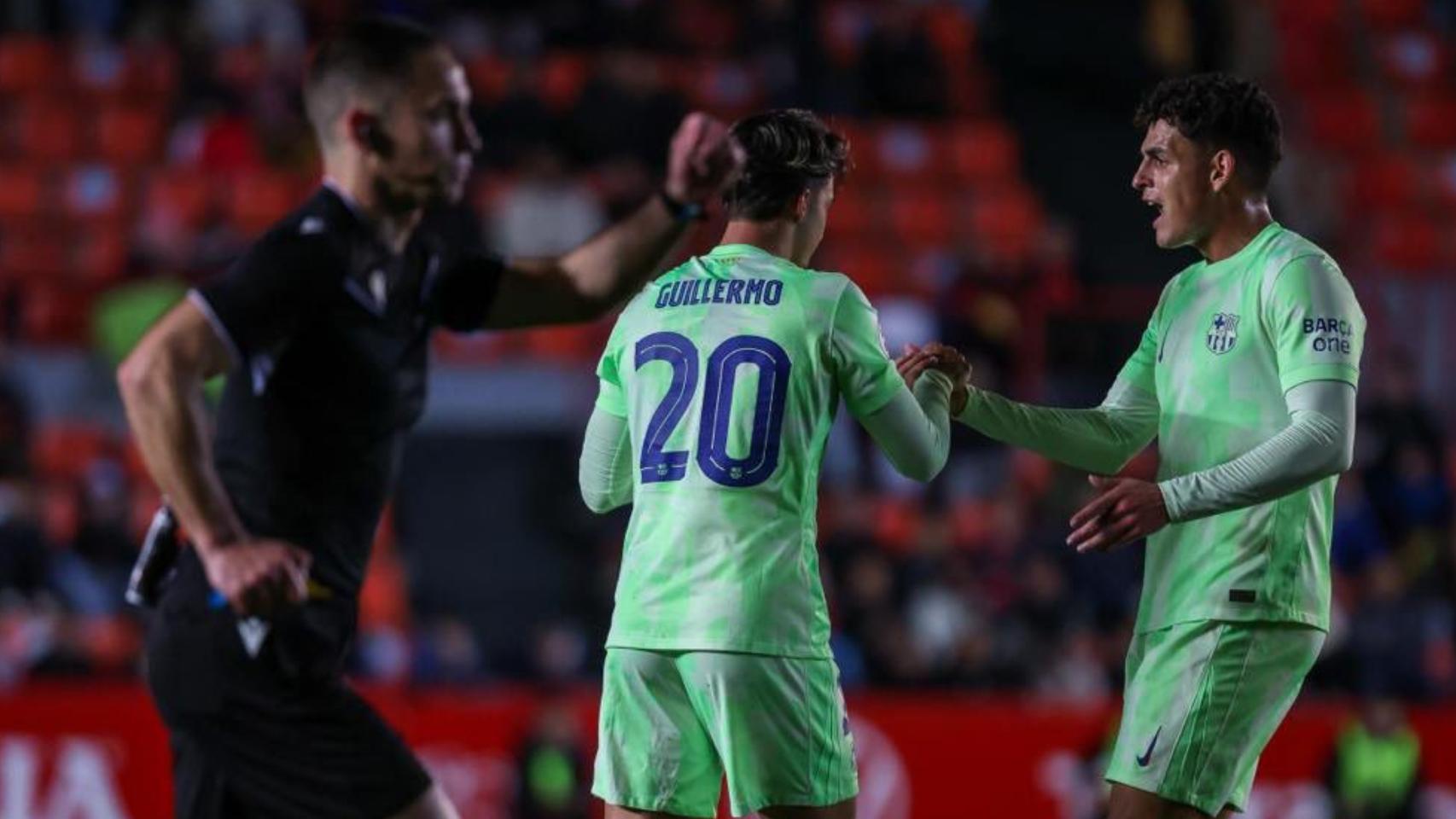Guille Fernández festeja uno de los goles del Barça B contra el Nàstic