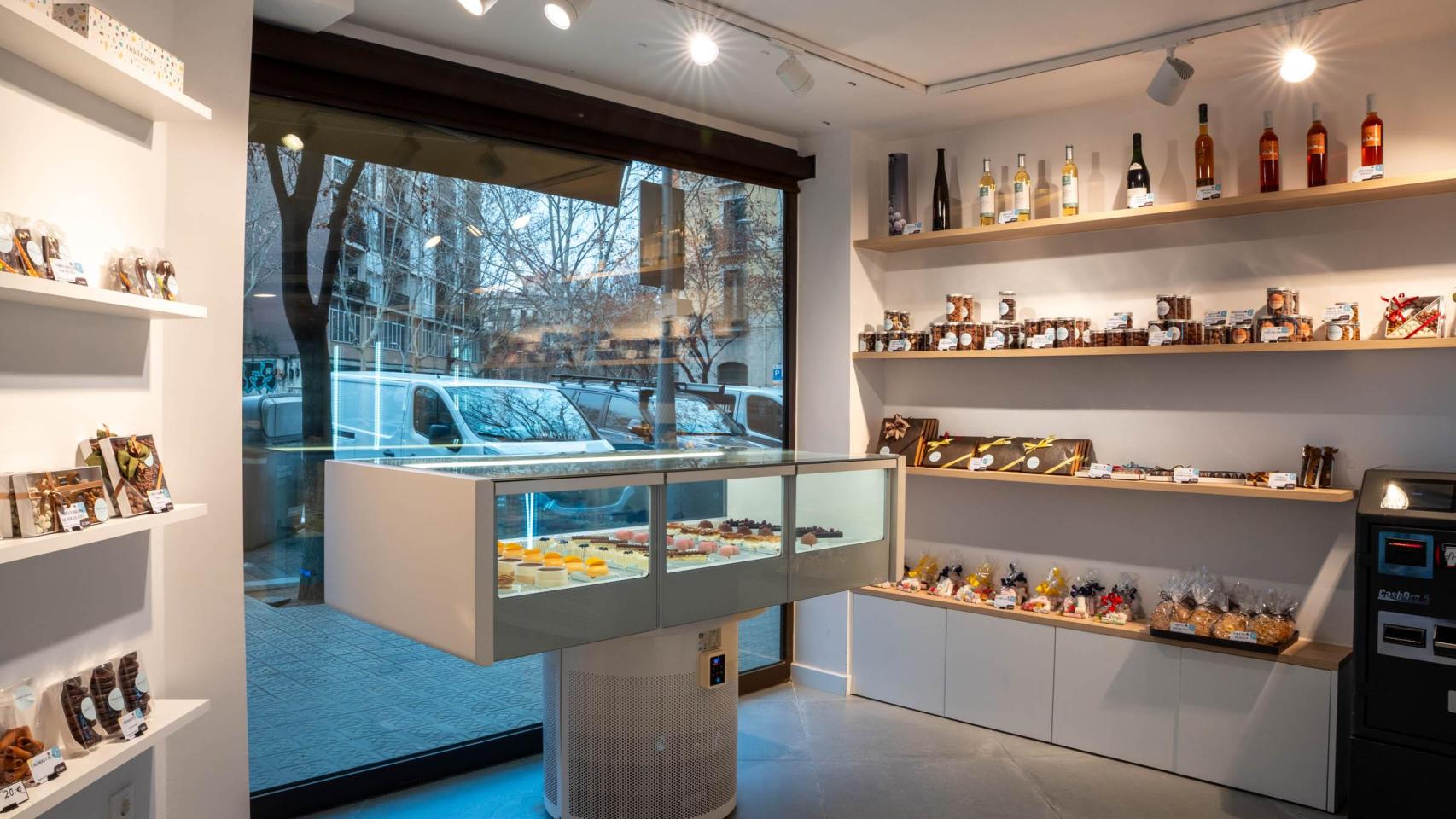 Interior de la nueva Pastisseria Carrió en el barrio del Eixample