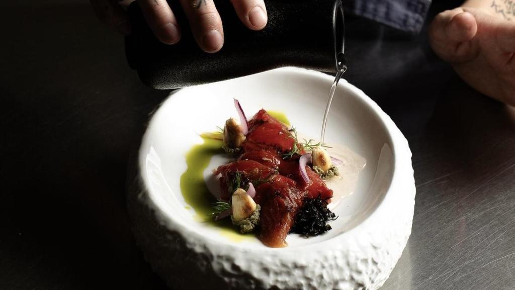 Tiradito de Sandía con tomates lacto-fermentados de Fronda Pasaje