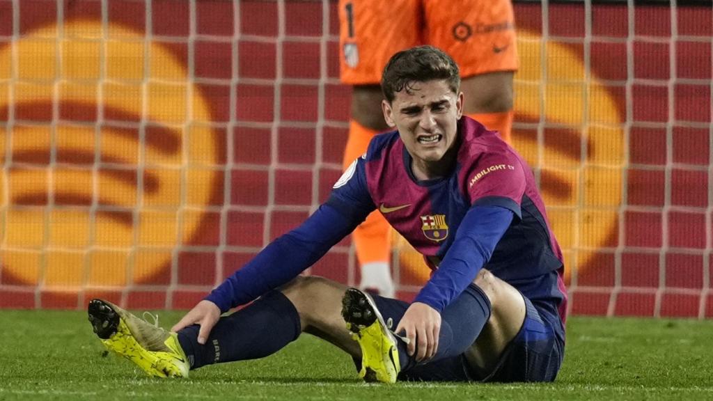 Los gestos de dolor de Gavi durante el partido del Barça contra el Atlético de Madrid