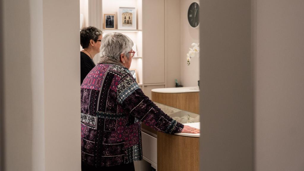 Núria Gómez Monfort (esq) juntament amb la seva mare Teresa Monfort Navarro