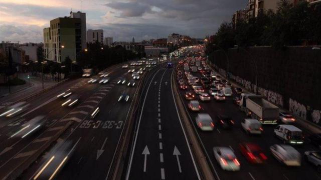 Tráfico en la entrada a Barcelona por la avenida Meridiana